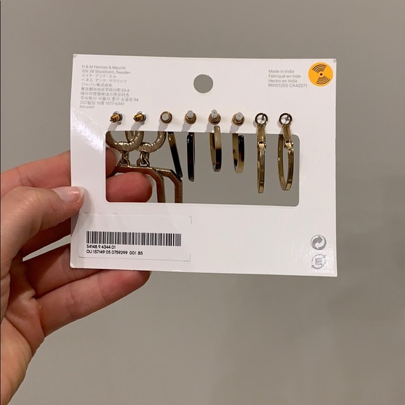 4 pack of earrings - Picture 3 of 3